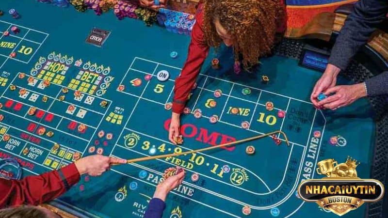 Craps là gì? Giải mã trò xúc xắc khiến casino náo loạn Craps là game có luật chơi đơn giản