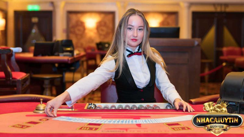 Dealer là gì? Vai trò và kỹ năng cần thiết trong casino Dealer là người trực tiếp điều hành và quản lý trò chơi